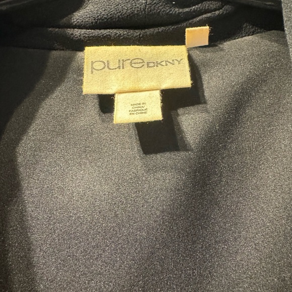 Pure DKNY VEST size L black barely worn in good condition. - Picture 3 of 5